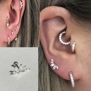 Small crown stud earrings